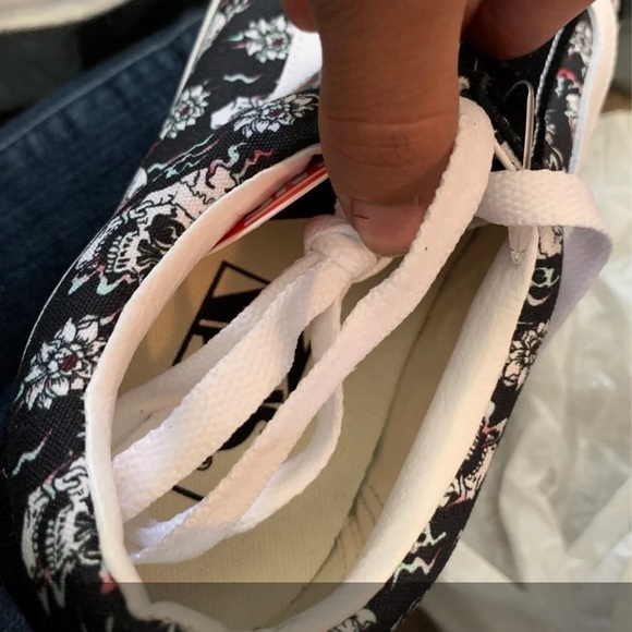 Vans - Picture 4 of 4